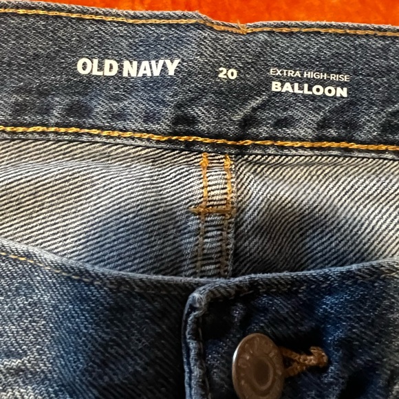 NWT OldNavy Straight Leg Ballon Style Jeans - Picture 3 of 4